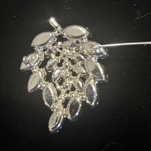 Weiss Rhinestone Brooch - Picture 2 of 2